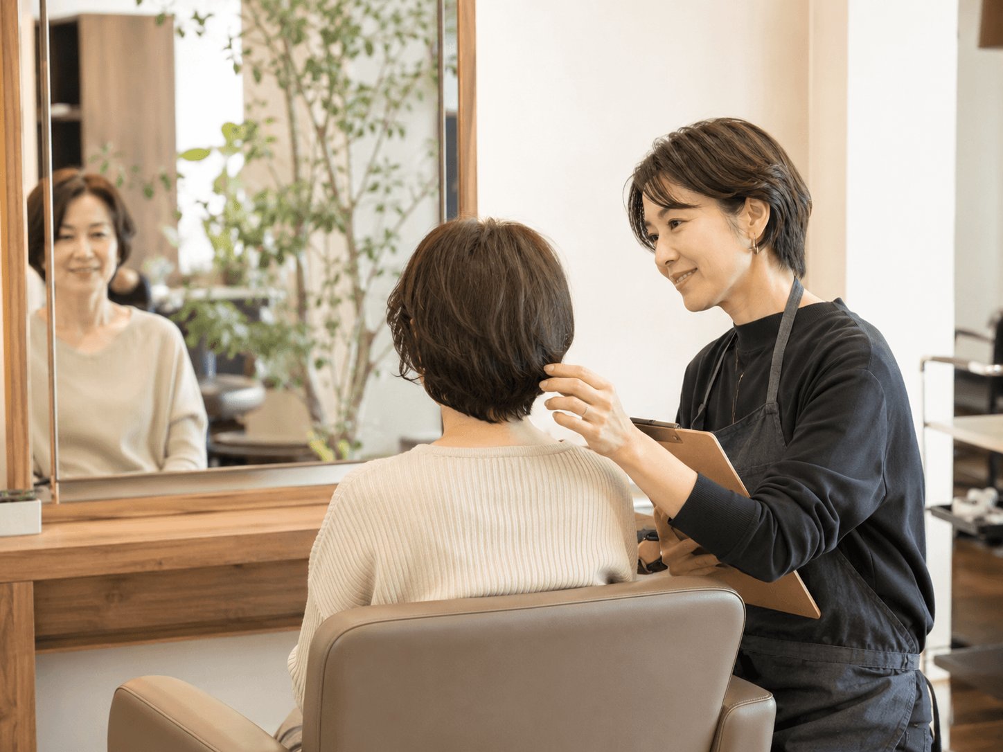 髪のお悩みをうかがうカウンセリング